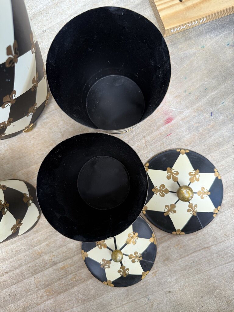 METAL FLEUR DE LIS HARLEQUIN BATHROOM SET