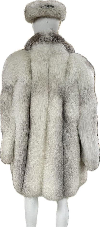 VINTAGE SAGA FOX FUR COAT SIZE MD WITH 100 PERCENT BEMBERG LINING WITH MATCHING HEADBAND
