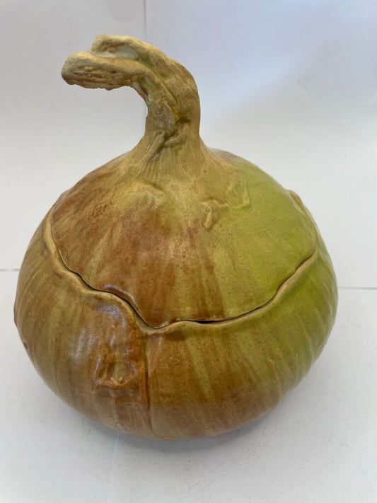 RARE 2000 PATRICIA GARRETT ONION TUREEN