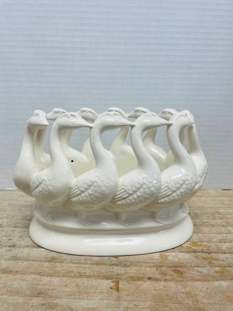 CIRCLE OF GEESE CENTERPIECE