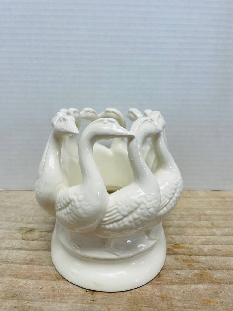 CIRCLE OF GEESE CENTERPIECE
