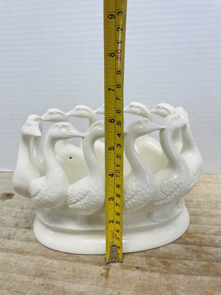 CIRCLE OF GEESE CENTERPIECE