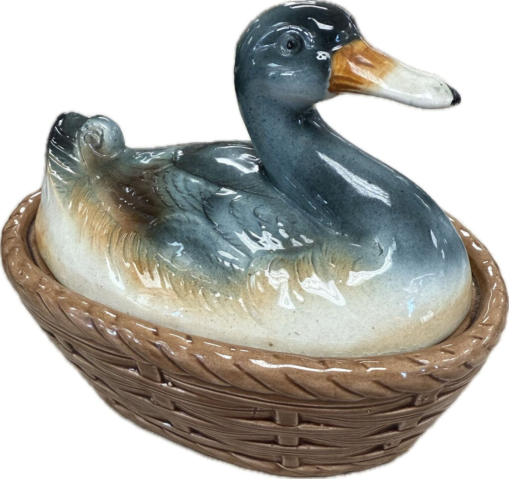 VINTAGE DUCK ON BASKET/NEST TRINKET BOX