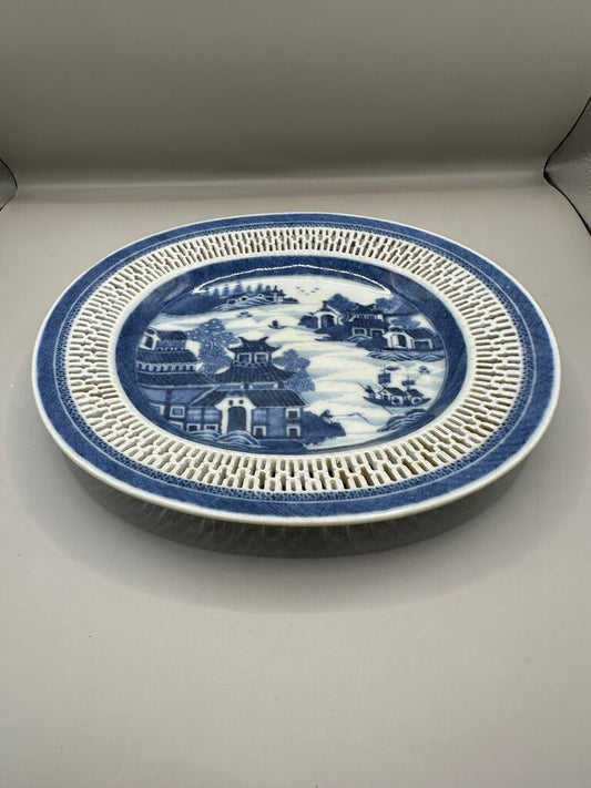 QIANLONG EXPORT PORCELAIN OVAL RETICULATED PLATE DATING BACK TO 1760S