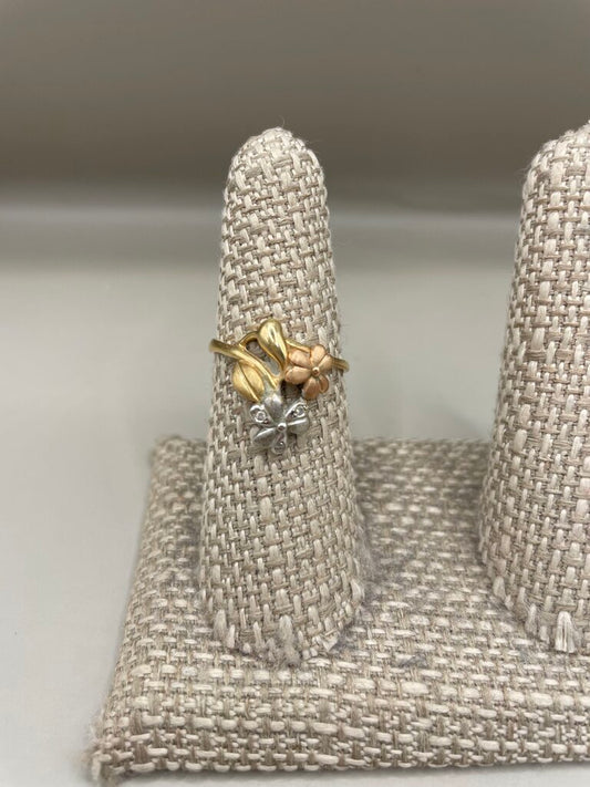 14KT GOLD TRI COLORED RING WITH DIAMONDS
