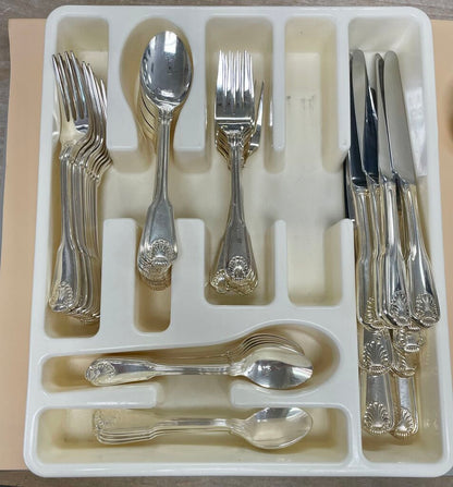 THE MAIN COURSE SHELL COQUILLE KINGS SET 12 PIECE SETTING AND SERVING UTENSILS, SOUP, AND BUTTER/FISH KNIFE