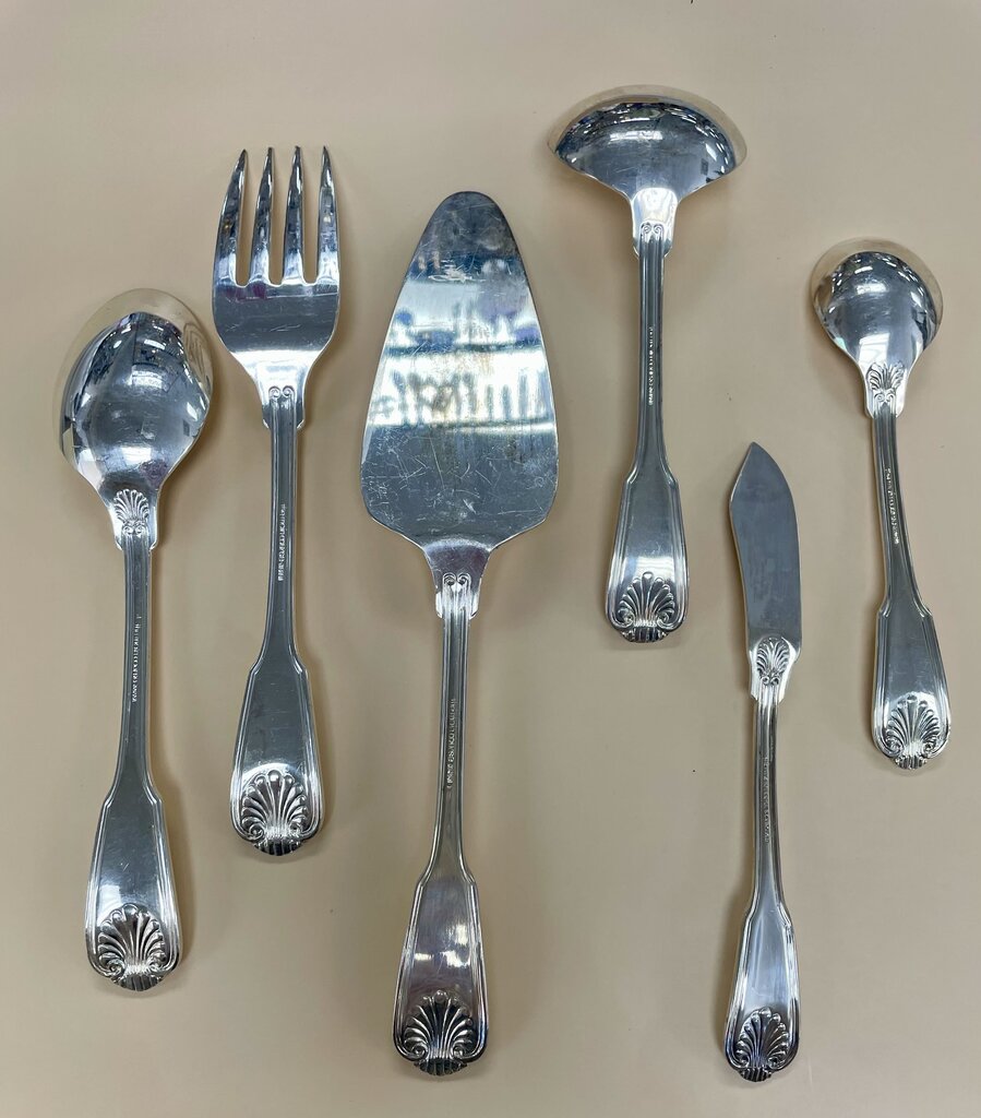 THE MAIN COURSE SHELL COQUILLE KINGS SET 12 PIECE SETTING AND SERVING UTENSILS, SOUP, AND BUTTER/FISH KNIFE