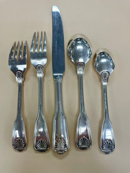 THE MAIN COURSE SHELL COQUILLE KINGS SET 12 PIECE SETTING AND SERVING UTENSILS, SOUP, AND BUTTER/FISH KNIFE