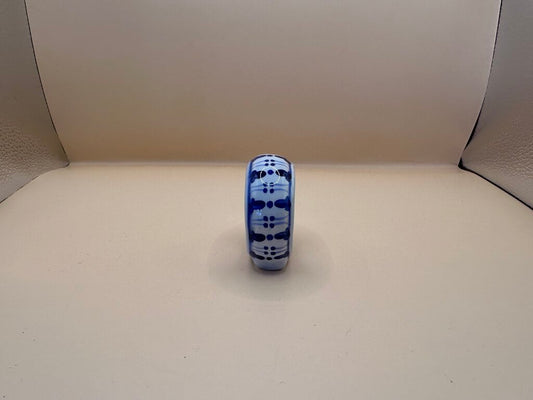 BLUE AND WHITE PORCELAIN NAPKIN RINGS SET OF 4