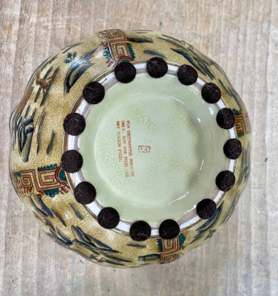 VINTAGE PORCEILAIN CHINESE FOOTED BOWL