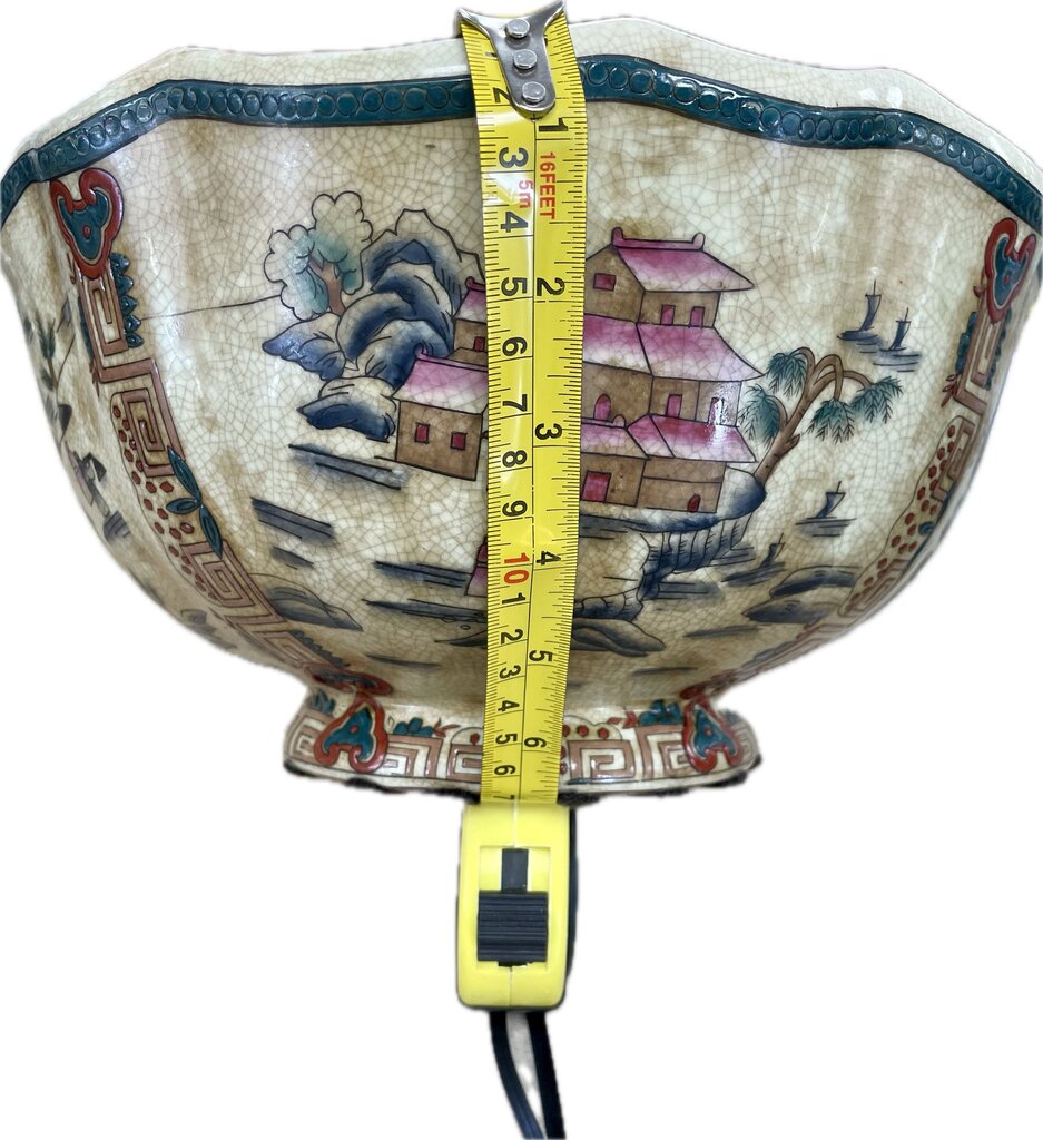 VINTAGE PORCEILAIN CHINESE FOOTED BOWL