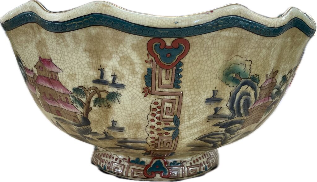 VINTAGE PORCEILAIN CHINESE FOOTED BOWL