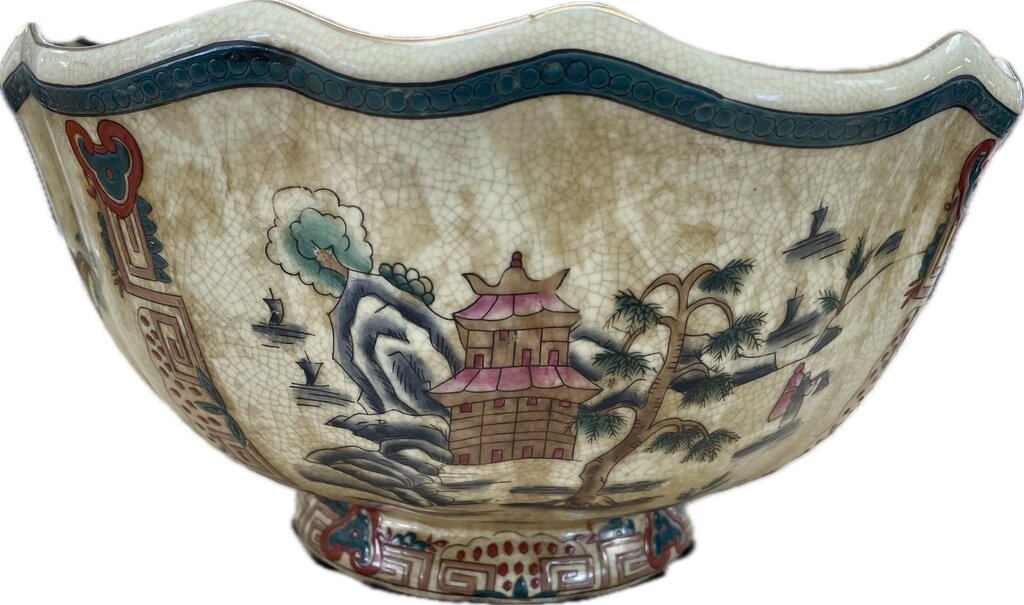 VINTAGE PORCEILAIN CHINESE FOOTED BOWL