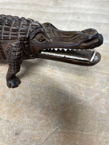HAND CARVED WOODEN ALLIGATOR