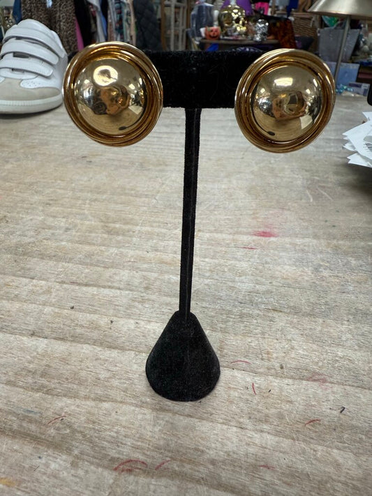VINTAGE CARLA 14KT GOLD DOME CLIP ON EARRINGS