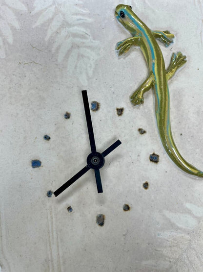 VINTAGE SG HEALY GECKO CERAMIC CLOCK 11"