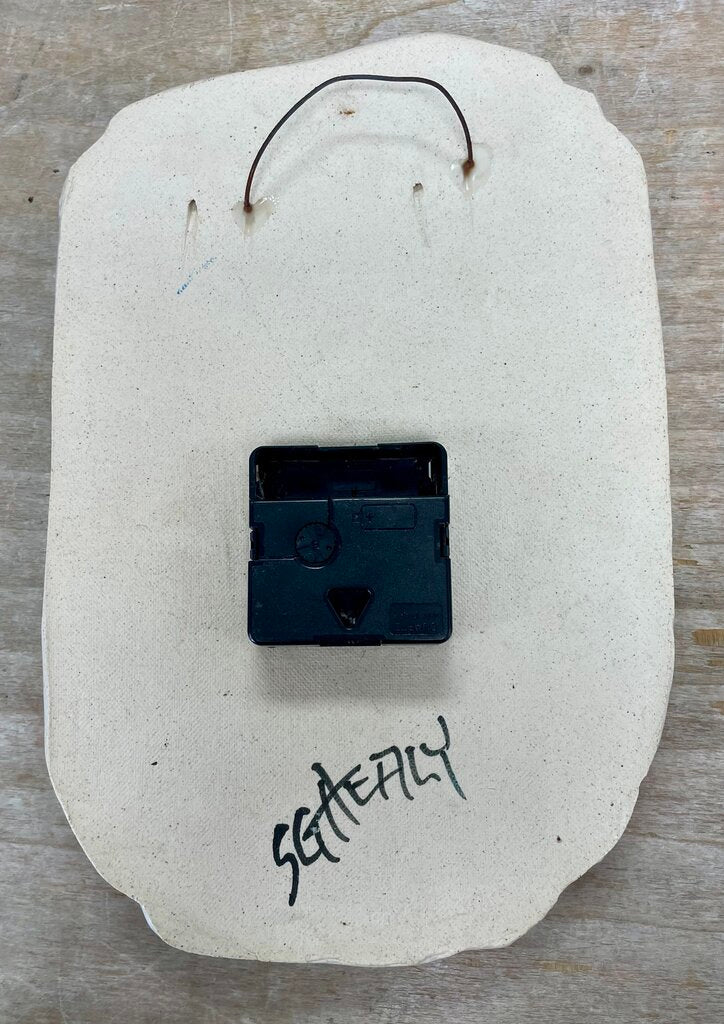 VINTAGE SG HEALY GECKO CERAMIC CLOCK 11"