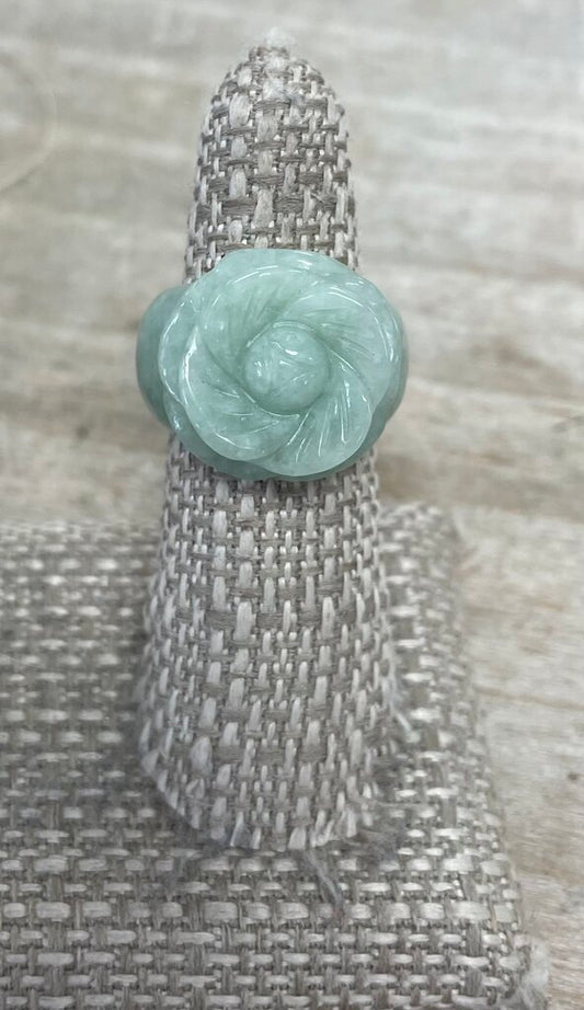 APPLE JADE FLOWER RING SIZE 6.5