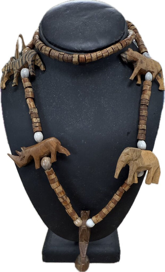 VINTAGE WOODEN AFRICIAN HAND CARVED ANIMALS NECKLACE