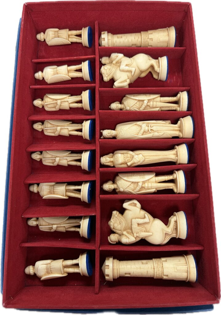 VINTAGE 1958 ANRI Toriart CHARLEMAGNE CHESS Set 32 Pieces