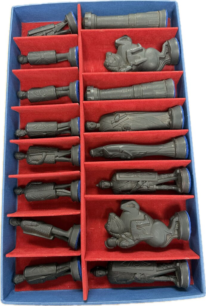 VINTAGE 1958 ANRI Toriart CHARLEMAGNE CHESS Set 32 Pieces