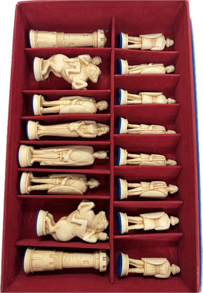 VINTAGE 1958 ANRI Toriart CHARLEMAGNE CHESS Set 32 Pieces