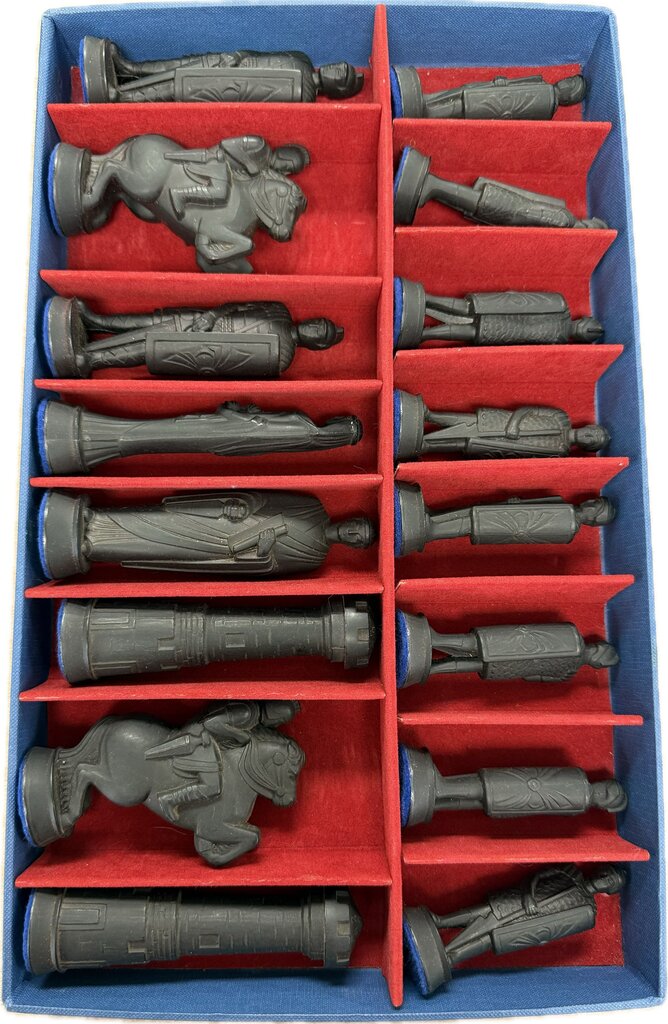 VINTAGE 1958 ANRI Toriart CHARLEMAGNE CHESS Set 32 Pieces