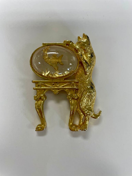 GOLD TONE CAT AND LUCITE BROOCH 2"