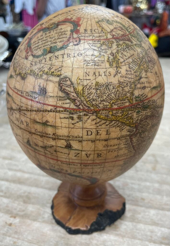 EGG SHAPED ANIMAL GLOBE