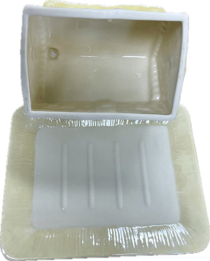 BELLEEK COTTAGE BUTTER CHEESE DISH