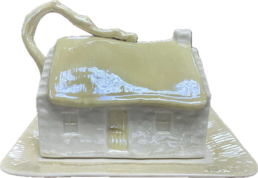 BELLEEK COTTAGE BUTTER CHEESE DISH