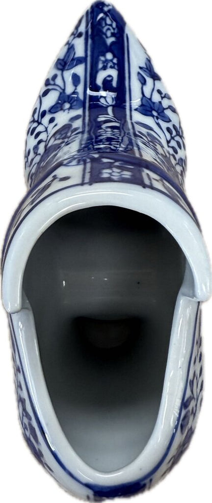 VICTORIAN PORCELAIN HIGH HEEL VASE