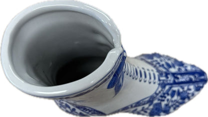 VICTORIAN PORCELAIN HIGH HEEL VASE