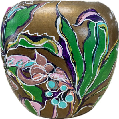 SIGNED SANDI BADASH PAINTED GOLD AND MULTICOLOR FLORAL VASE 8X9