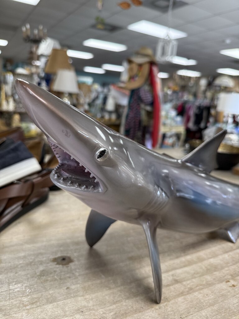 26 IN REPELICIA SHARK MOUNT