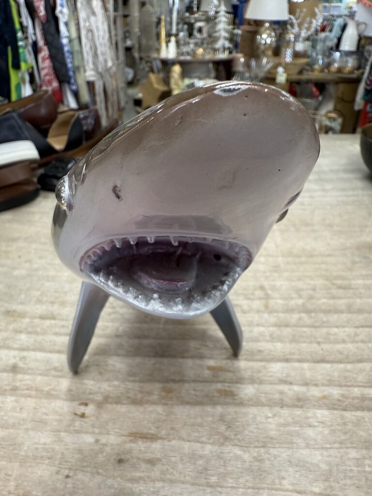 26 IN REPELICIA SHARK MOUNT