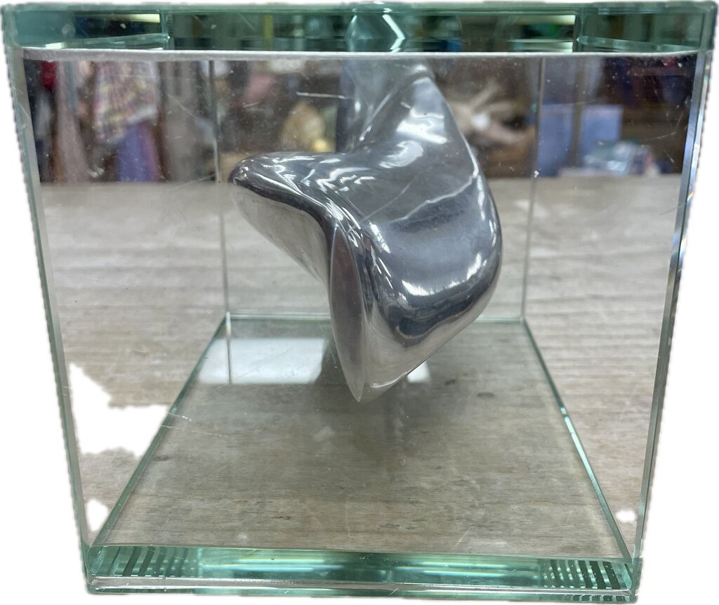 VINTAGE 1980S TORNADO VASE