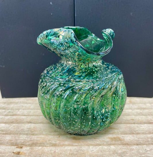 GREEN AND GOLD PINCH VASE 4.25"x4"