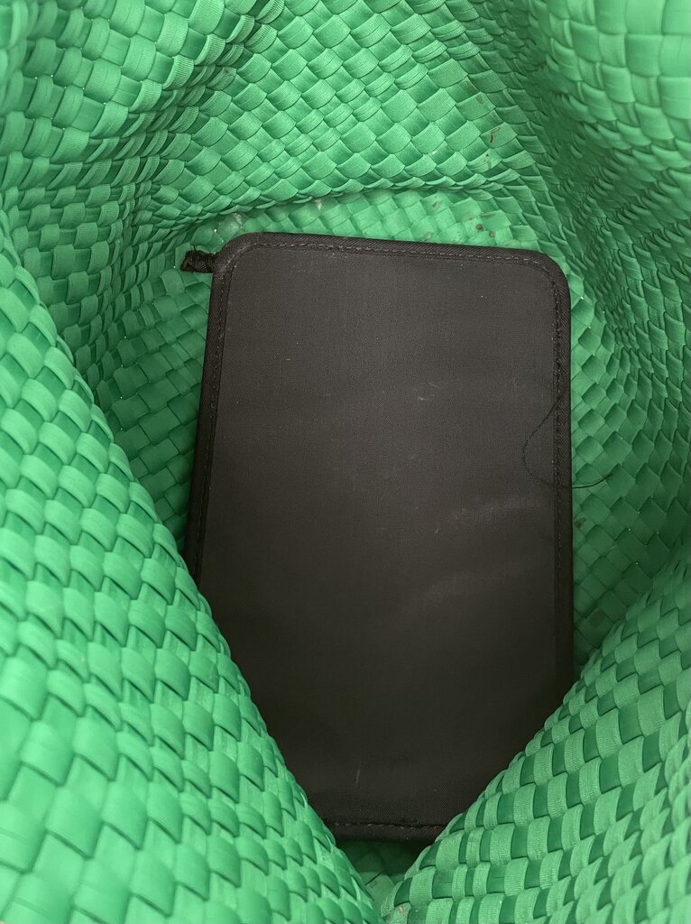 PARKER AND HYDE KELLY GREEN WOVEN TOTE