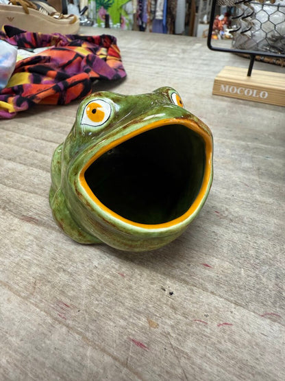 CERAMIC FROG WITH OPEN MOUTH SPONGE HOLDER