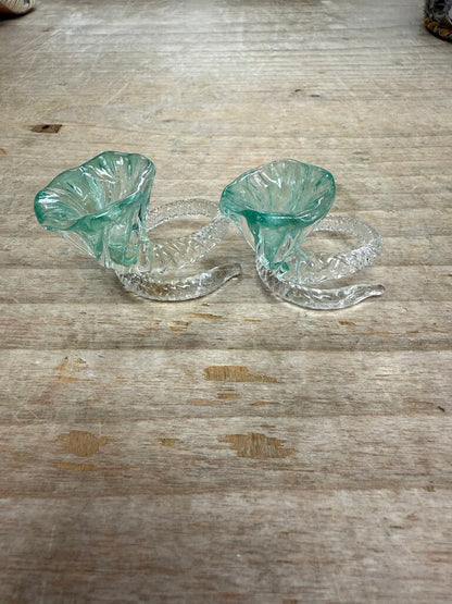 VINTAGE HAND BLOWN GREEN GLASS FLOWER NAPKIN RINGS SET OF 2
