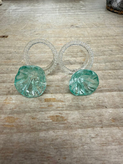 VINTAGE HAND BLOWN GREEN GLASS FLOWER NAPKIN RINGS SET OF 2