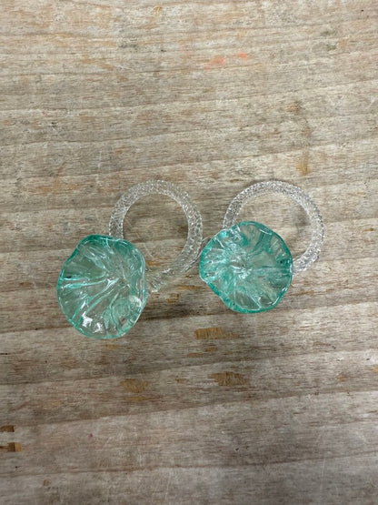 VINTAGE HAND BLOWN GREEN GLASS FLOWER NAPKIN RINGS SET OF 2