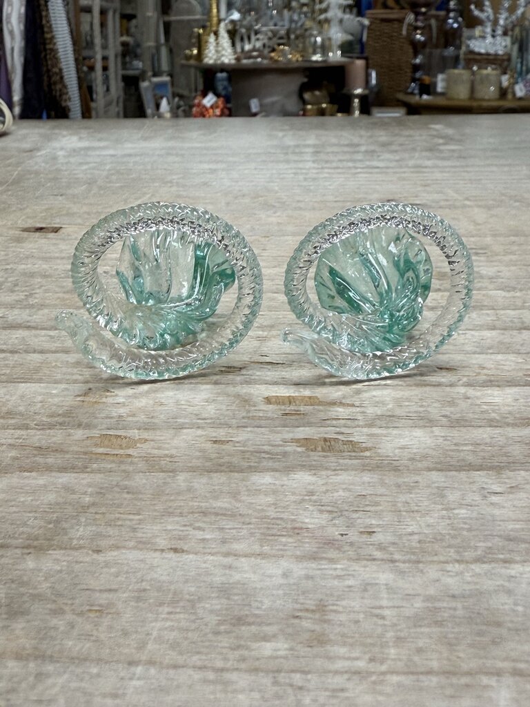 VINTAGE HAND BLOWN GREEN GLASS FLOWER NAPKIN RINGS SET OF 2