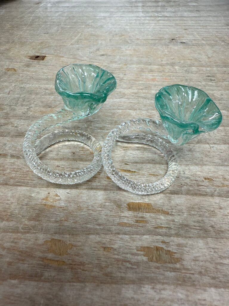 VINTAGE HAND BLOWN GREEN GLASS FLOWER NAPKIN RINGS SET OF 2