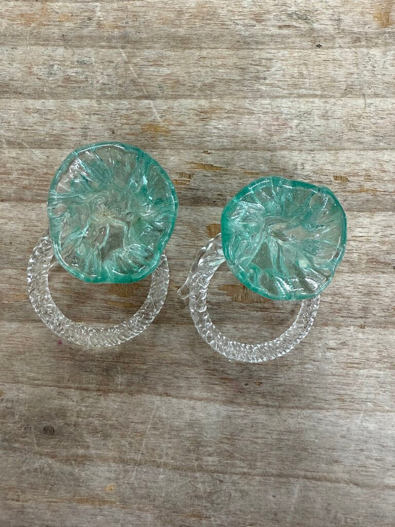 VINTAGE HAND BLOWN GREEN GLASS FLOWER NAPKIN RINGS SET OF 2