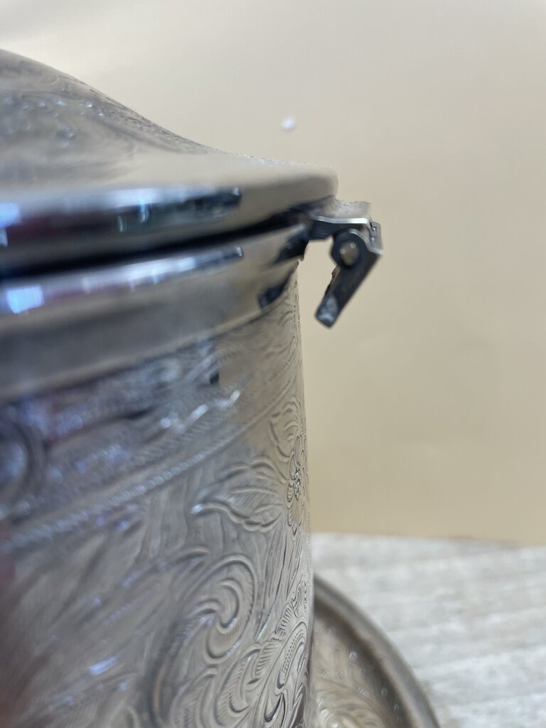 BARKER ELLIS SILVER PLATED NICKLE BISCUIT BARREL AS IS 5.5"x7"