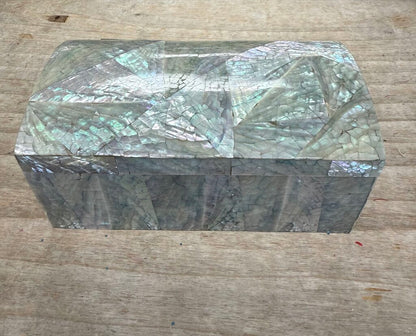 1970s HOLLYWOOD REGENCY ABALONE BOX 6"x3.5"