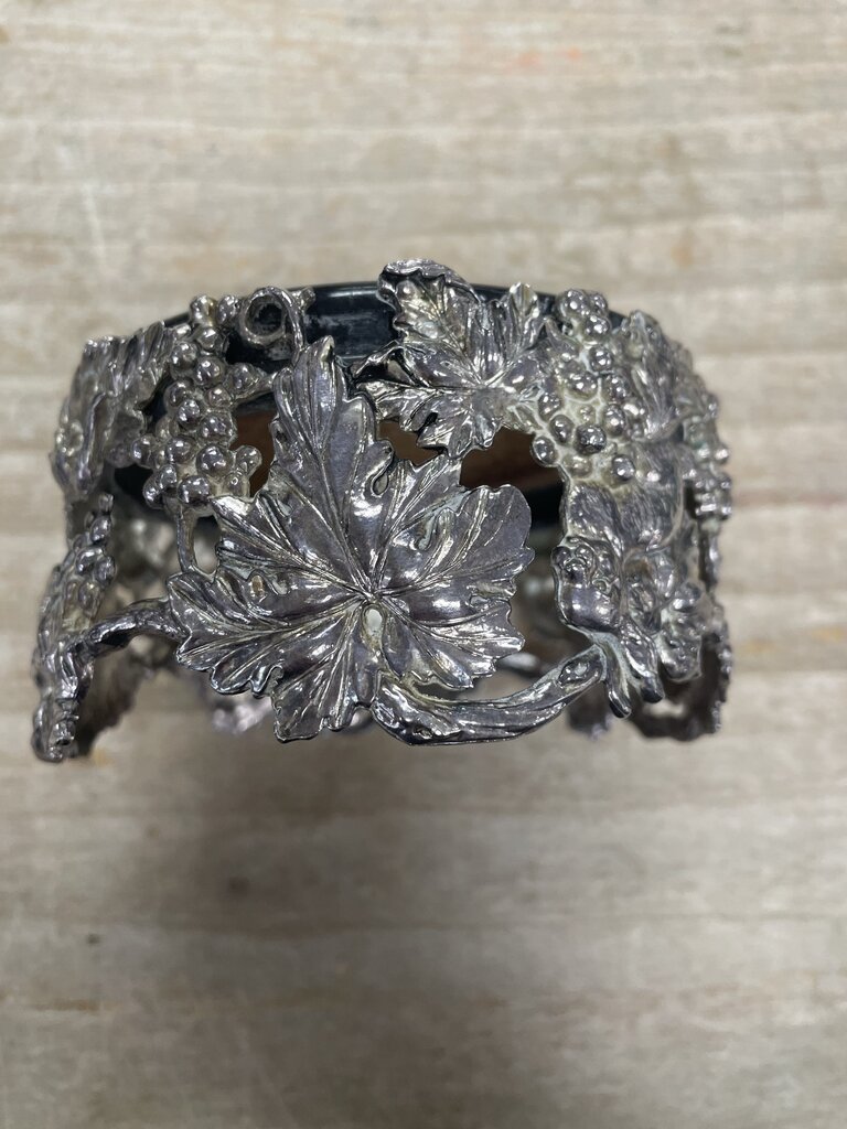 VINTAGE ARTHUR COURT GRAPE LEAVES AND BUNNIES SILVER WINE CADDY