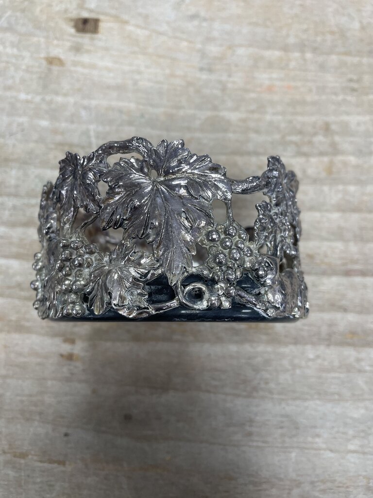 VINTAGE ARTHUR COURT GRAPE LEAVES AND BUNNIES SILVER WINE CADDY
